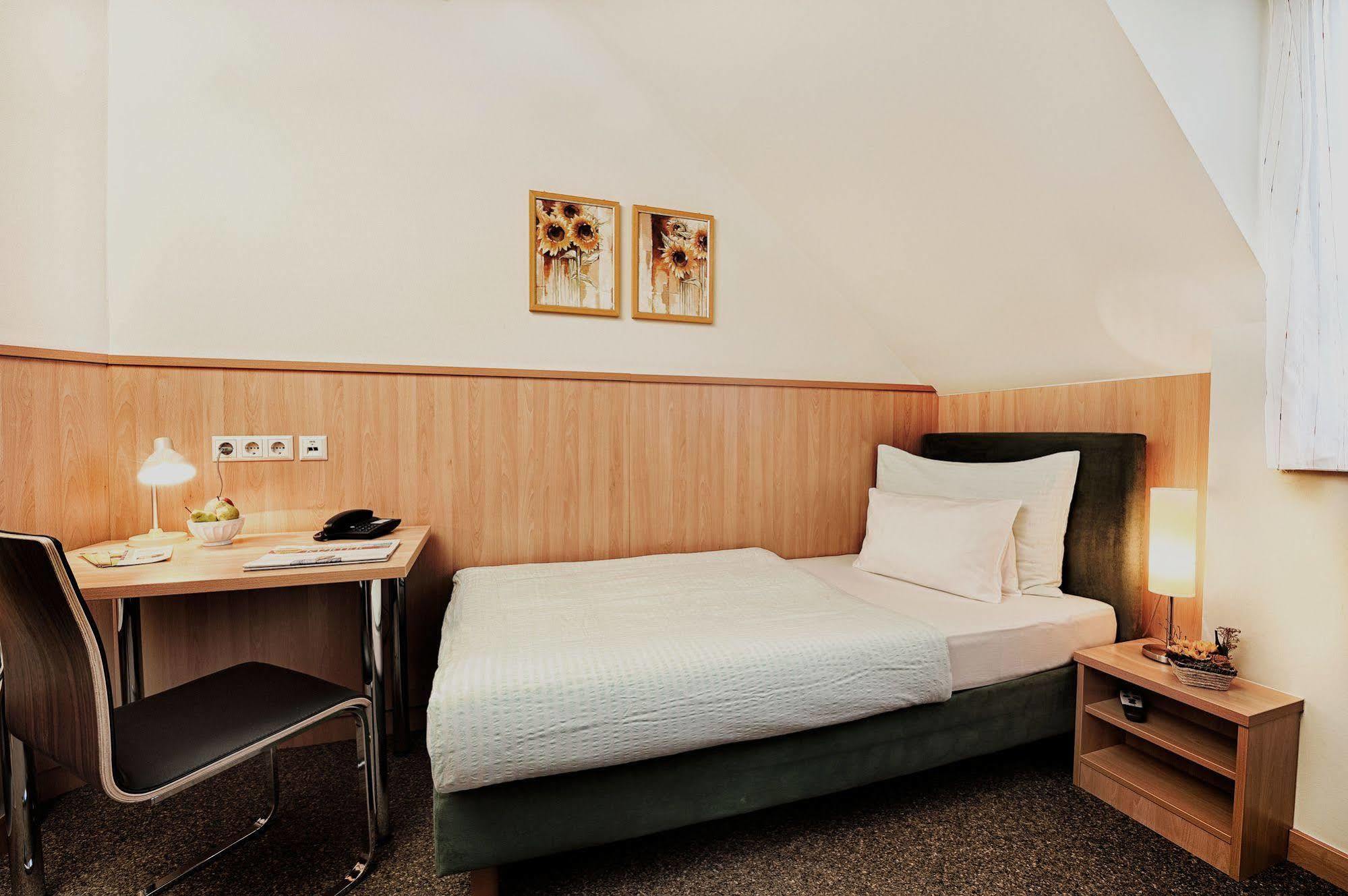 Pension Kasper Vienna Exterior photo